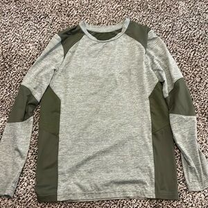 Long sleeve with thumb holes